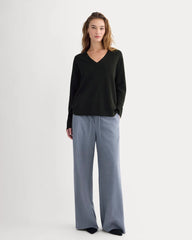The Classic V in Cashmere | Black