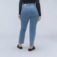 The Cheeky Hourglass Jean | Stone-Washed Sky | 28.5" Inseam