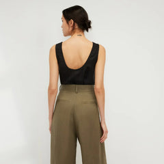 The Scoop Tank in Linen | Black