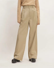 The Draper Pleated Pant in Buttersmooth | Cornstalk / Black | 32" Inseam