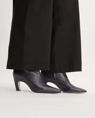 The Short Banana Boot | Black