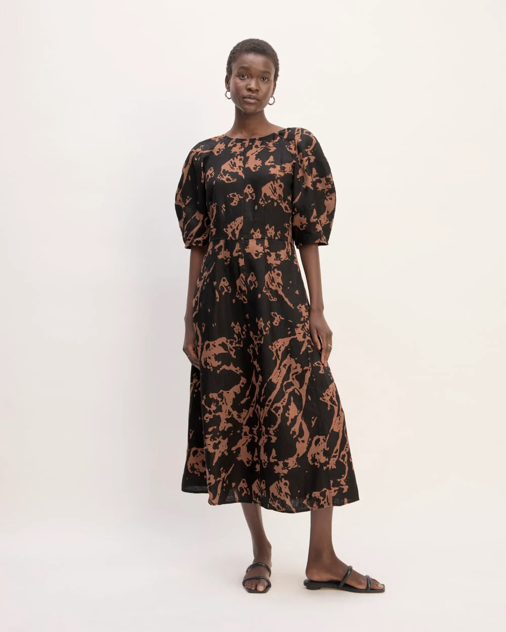 The Linen Short-Sleeve Scoop Midi Dress | Carob Brown Abstract